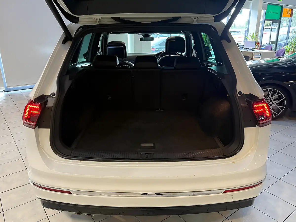 Used 2017 Volkswagen Tiguan R-Line White - Interior and Exterior details 10