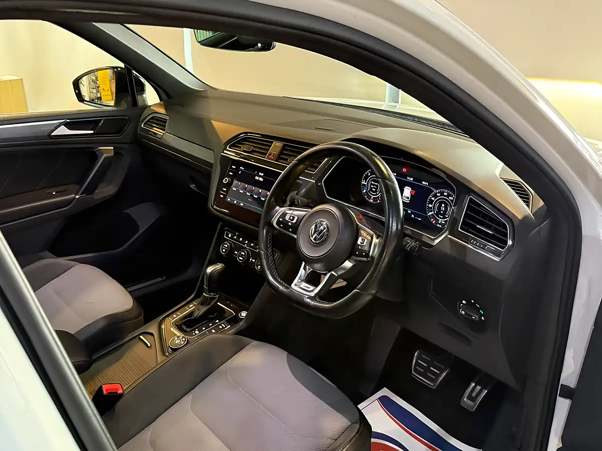 Used 2017 Volkswagen Tiguan R-Line White - Interior and Exterior details 14