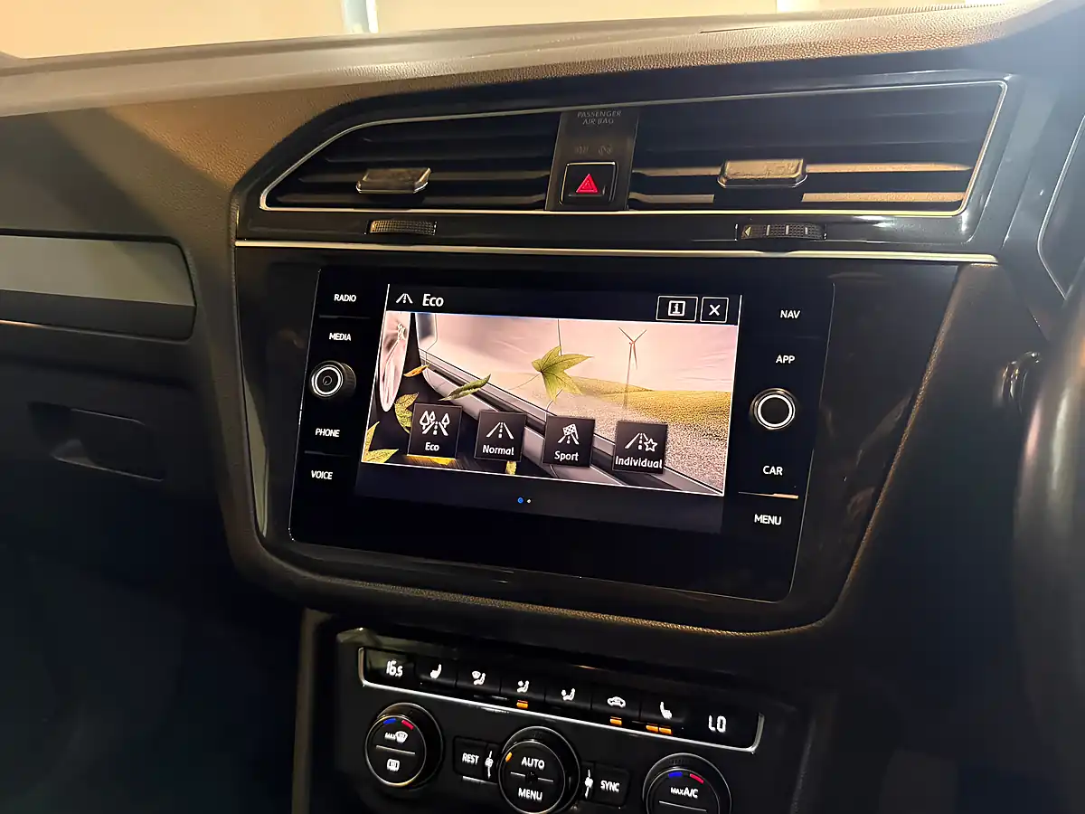 Used 2017 Volkswagen Tiguan R-Line White - Interior and Exterior details 15