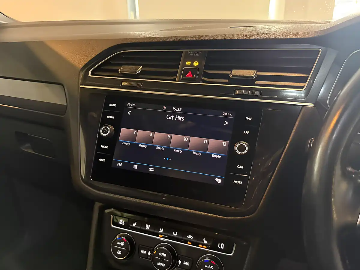 Used 2017 Volkswagen Tiguan R-Line White - Interior and Exterior details 16