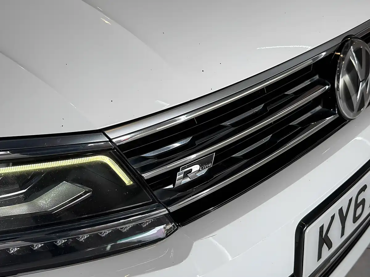 Used 2017 Volkswagen Tiguan R-Line White - Interior and Exterior details 4