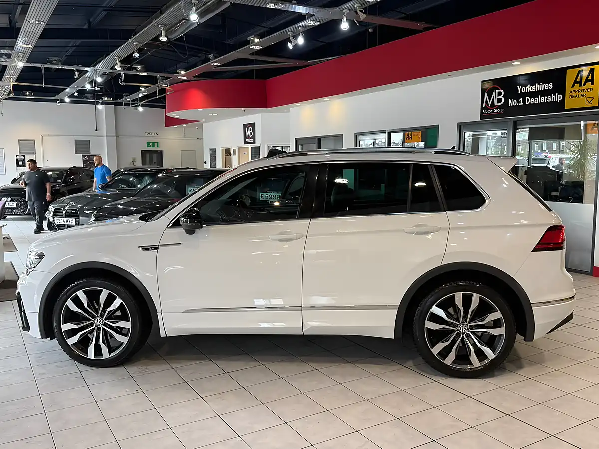 Used 2017 Volkswagen Tiguan R-Line White - Interior and Exterior details 8