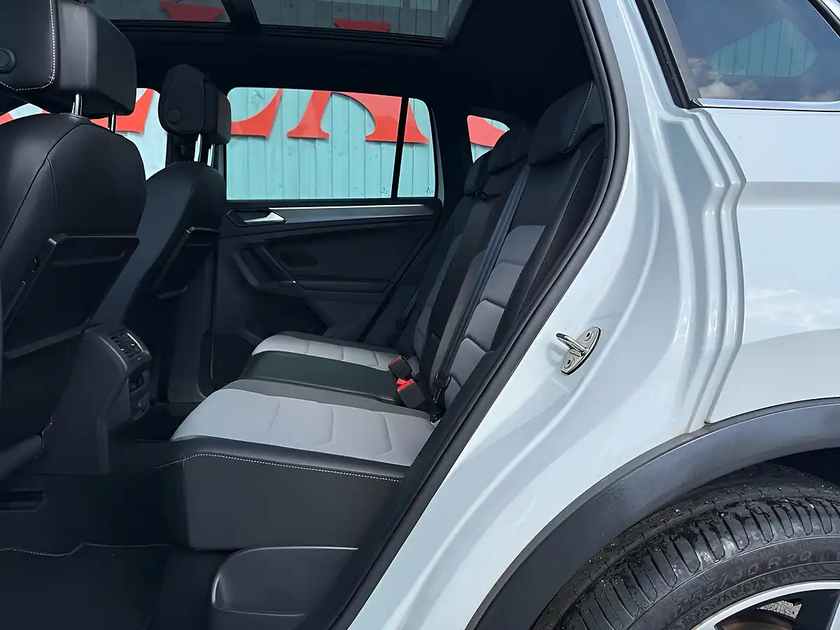 Used 2017 Volkswagen Tiguan R-Line White - Interior and Exterior details 14