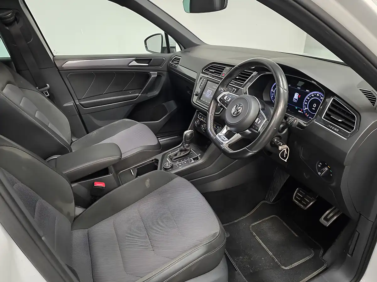 Used 2017 Volkswagen Tiguan R-Line White - Interior and Exterior details 8