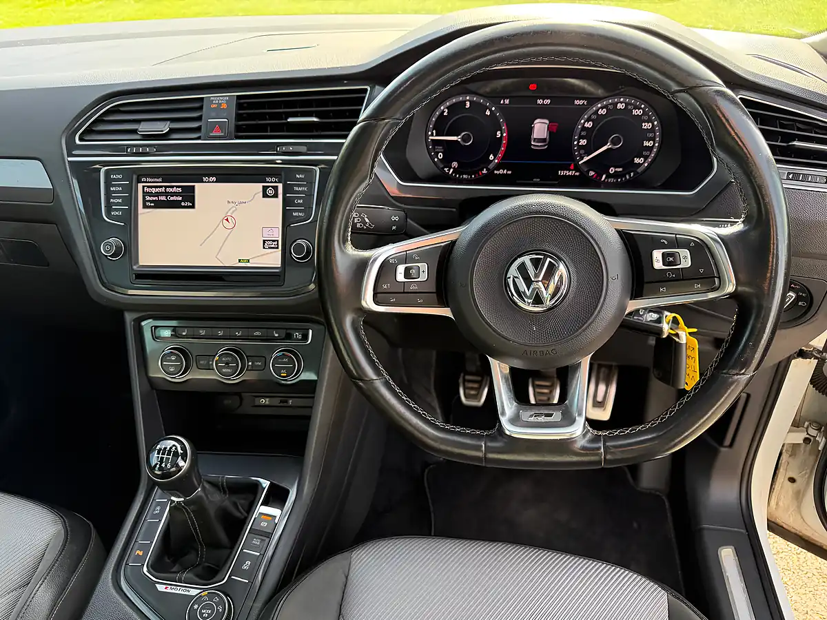 Used 2017 Volkswagen Tiguan R-Line White - Interior and Exterior details 10