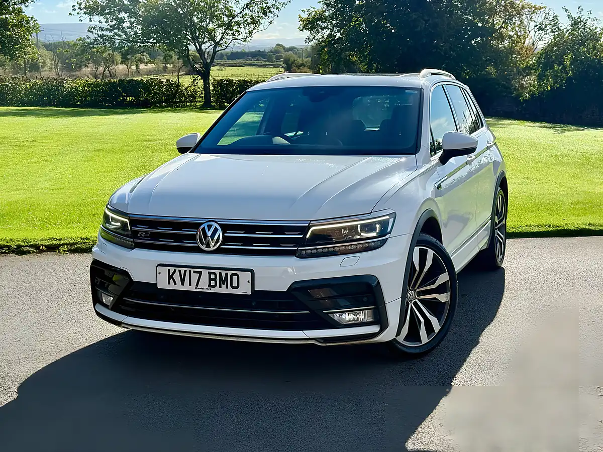 Used 2017 Volkswagen Tiguan R-Line White - Interior and Exterior details 3