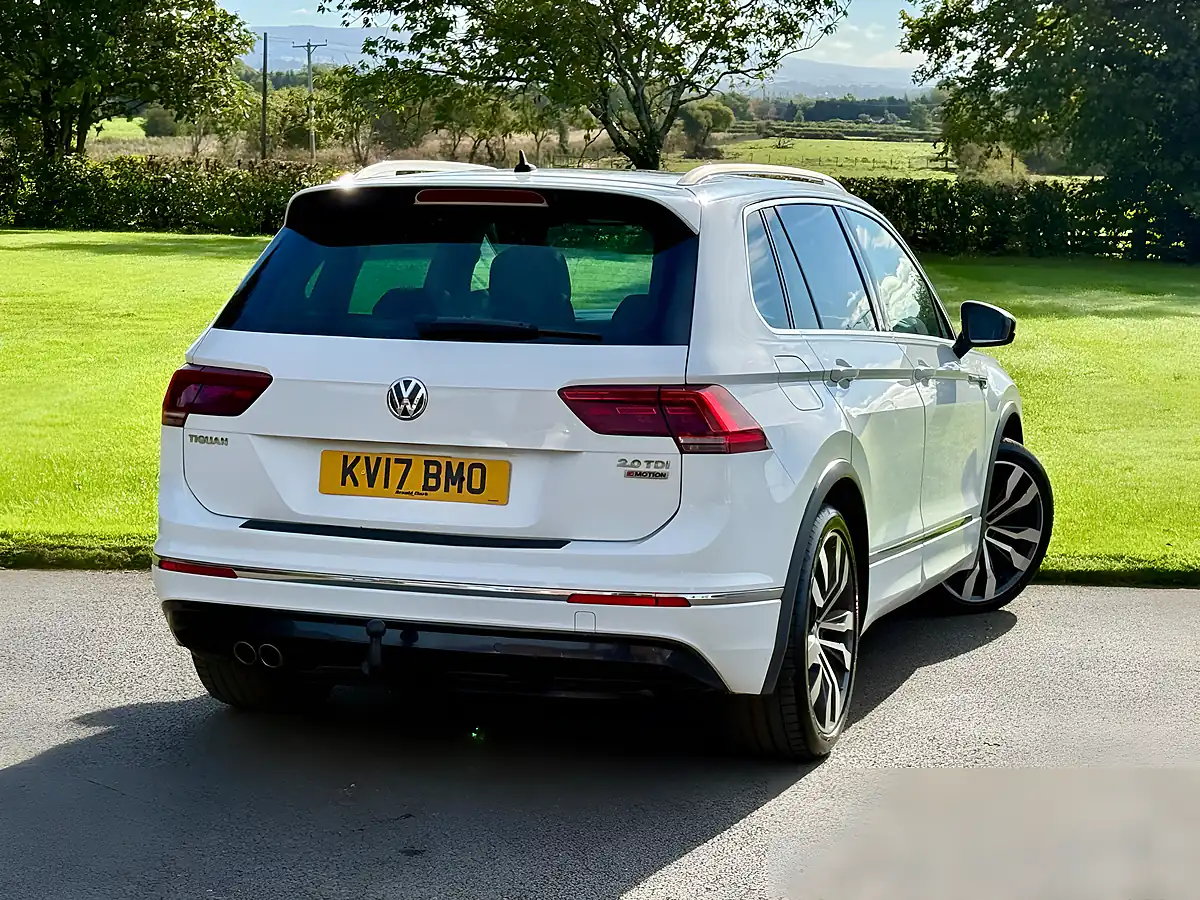 Used 2017 Volkswagen Tiguan R-Line White - Interior and Exterior details 4