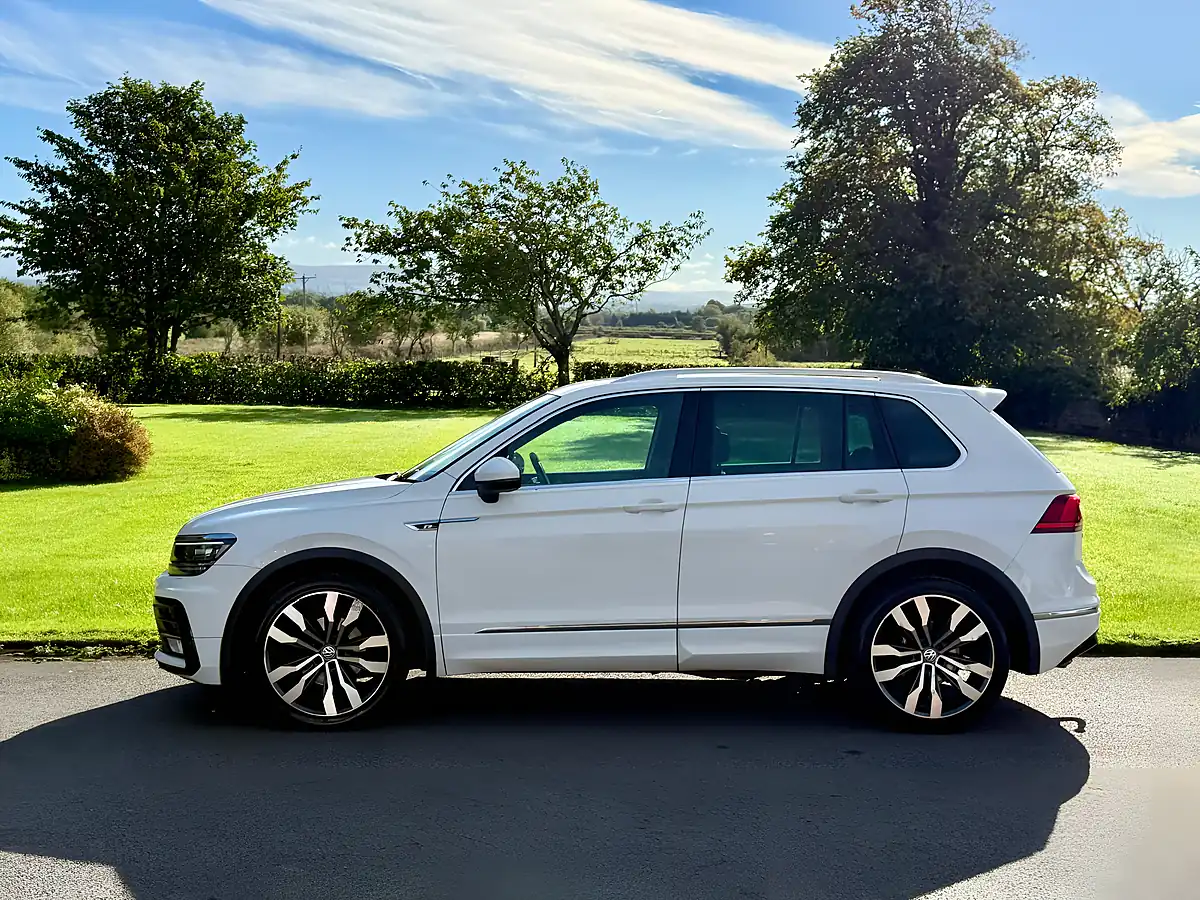 Used 2017 Volkswagen Tiguan R-Line White - Interior and Exterior details 8