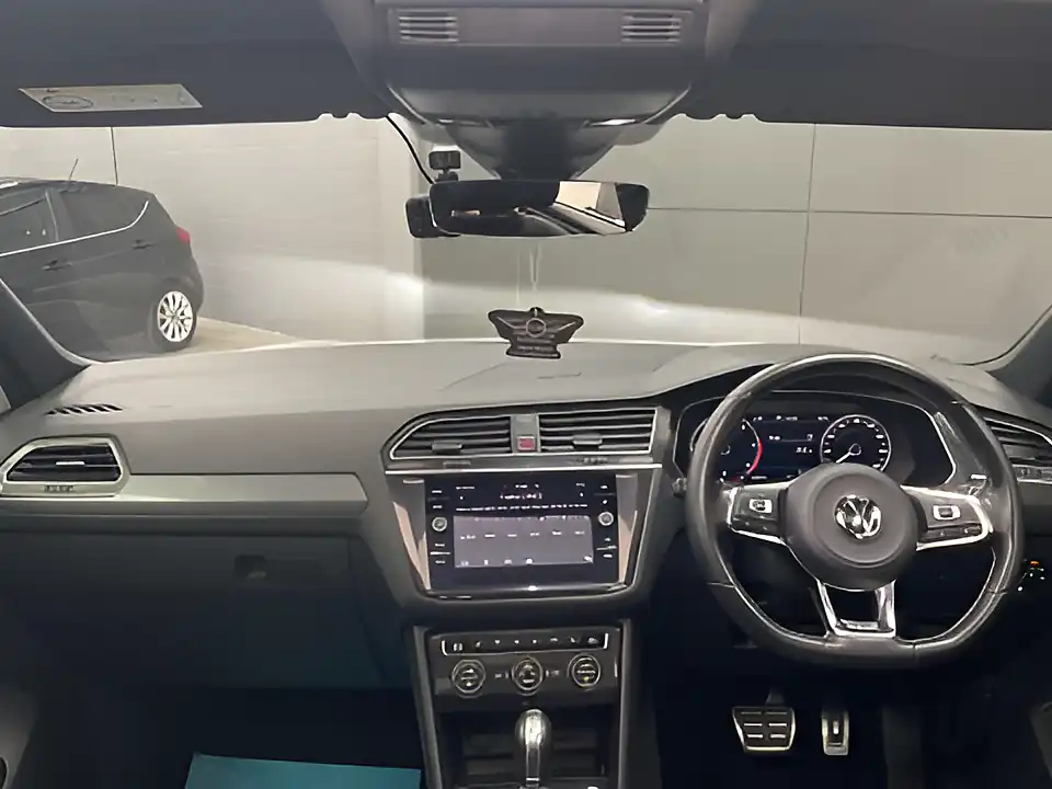 Used 2017 Volkswagen Tiguan R-Line White - Interior and Exterior details 10