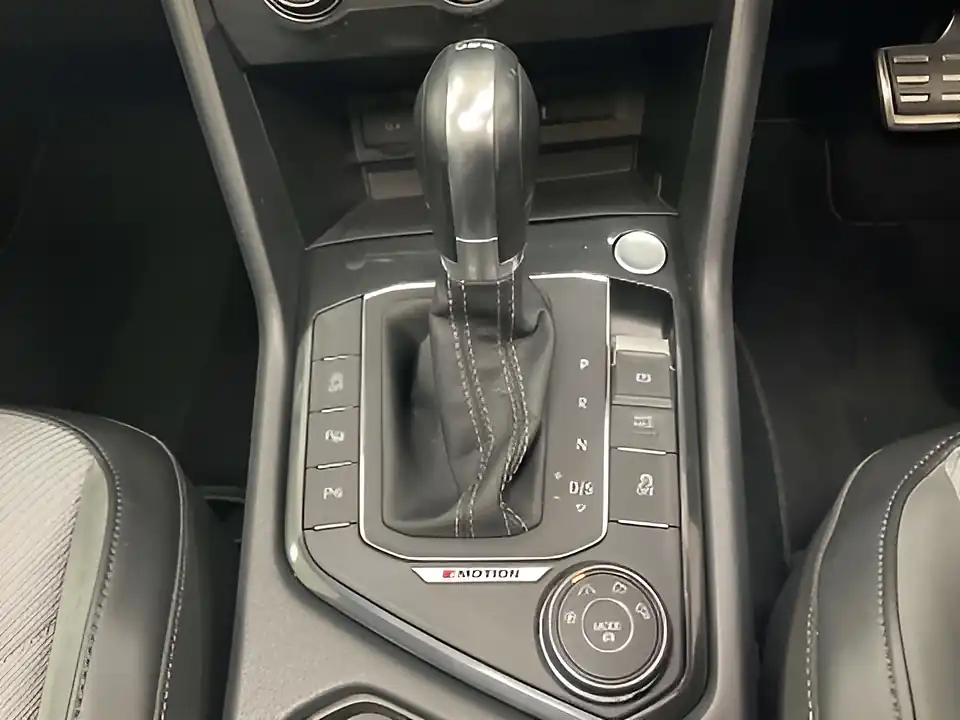 Used 2017 Volkswagen Tiguan R-Line White - Interior and Exterior details 15
