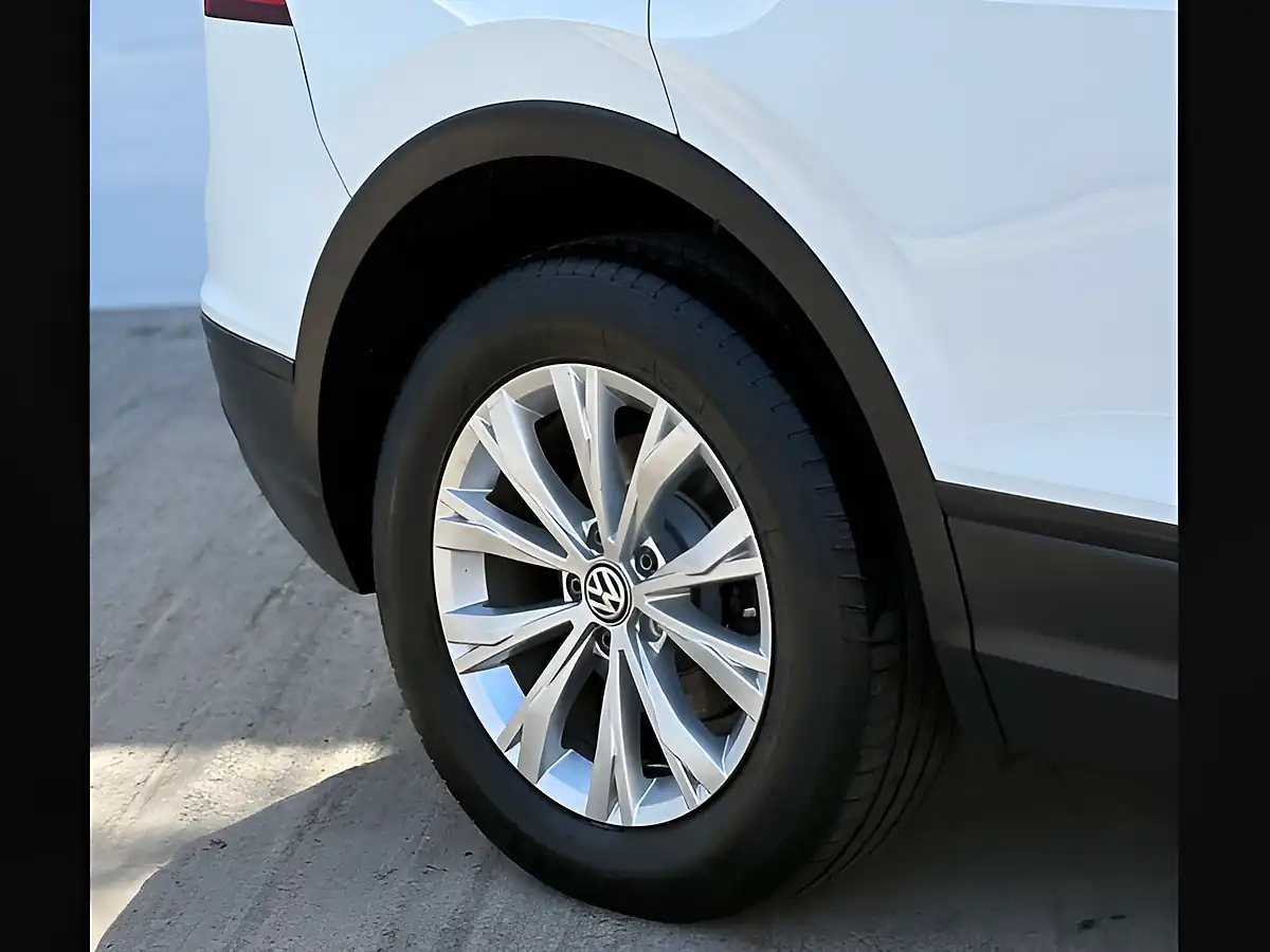 Used 2017 Volkswagen Tiguan S Pure White - Interior and Exterior details 14