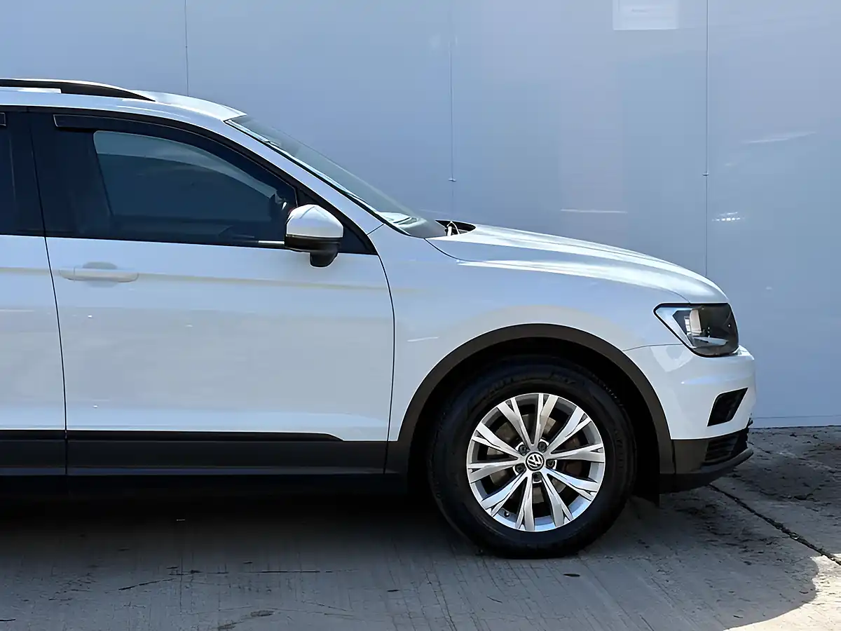 Used 2017 Volkswagen Tiguan S Pure White - Interior and Exterior details 18