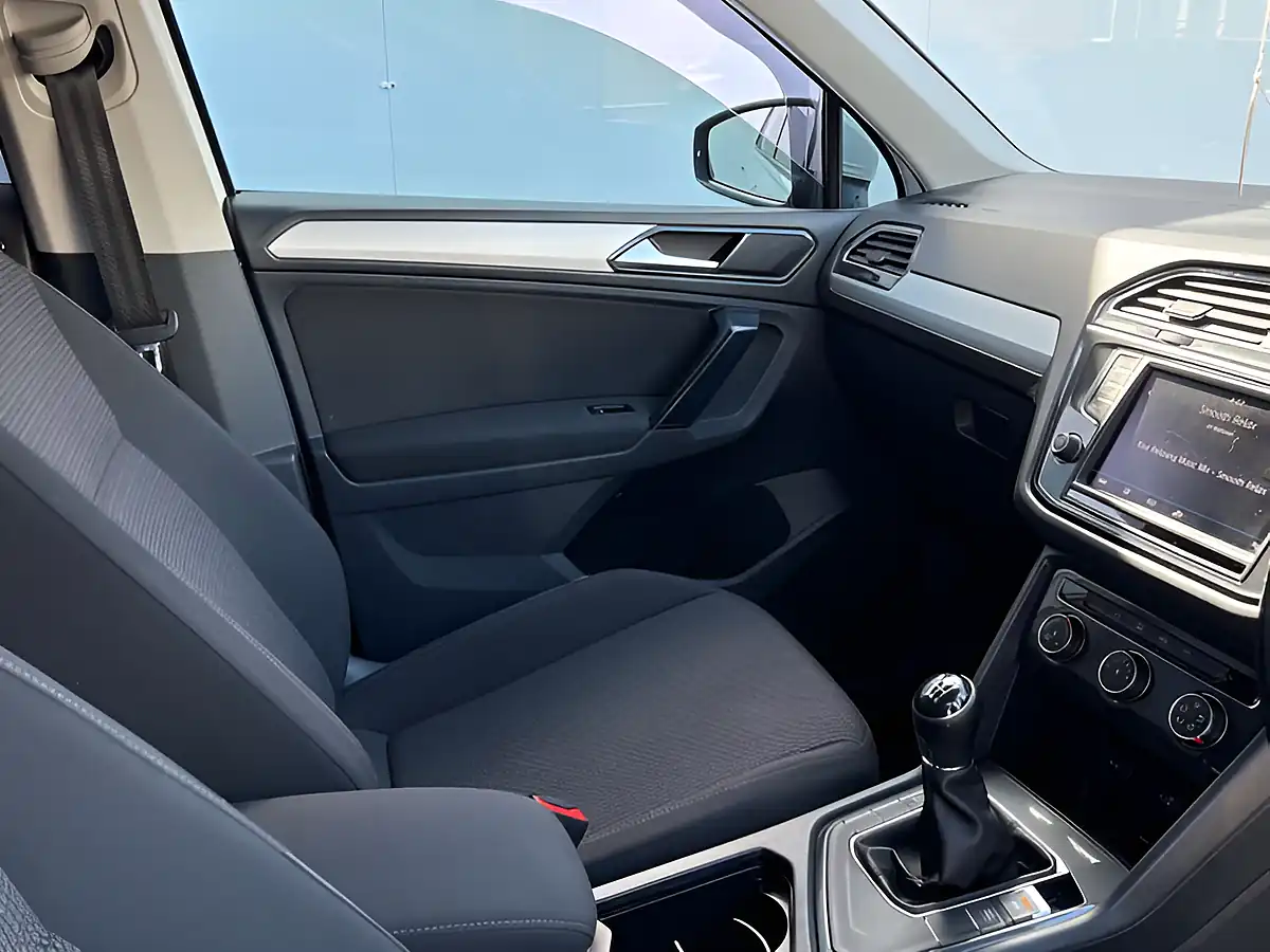 Used 2017 Volkswagen Tiguan S Pure White - Interior and Exterior details 19