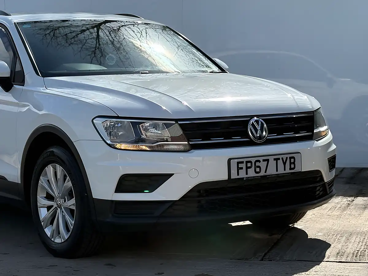 Used 2017 Volkswagen Tiguan S Pure White - Interior and Exterior details 5