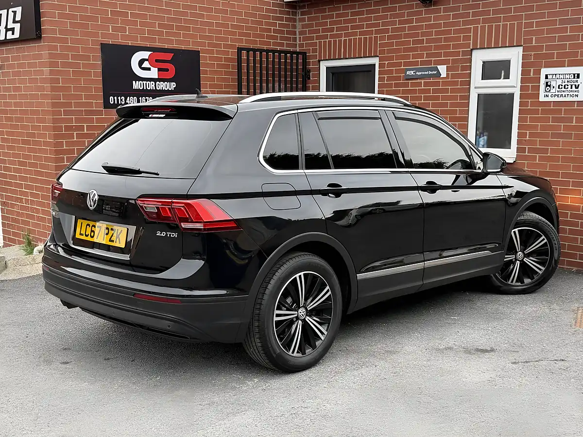 Used 2017 Volkswagen Tiguan Se Black - Interior and Exterior details 10