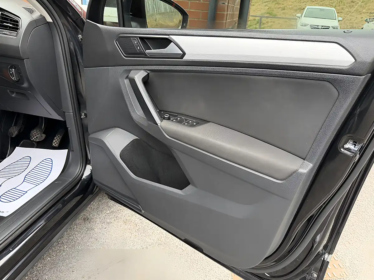 Used 2017 Volkswagen Tiguan Se Black - Interior and Exterior details 11