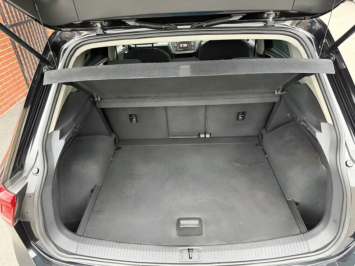 Used 2017 Volkswagen Tiguan Se Black - Interior and Exterior details 13