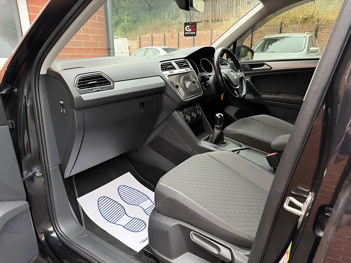 Used 2017 Volkswagen Tiguan Se Black - Interior and Exterior details 14