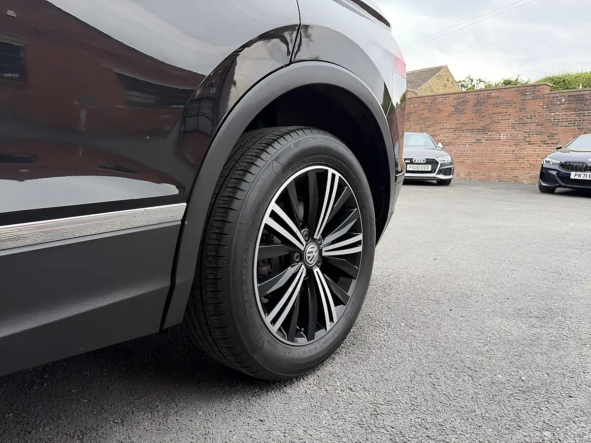 Used 2017 Volkswagen Tiguan Se Black - Interior and Exterior details 16