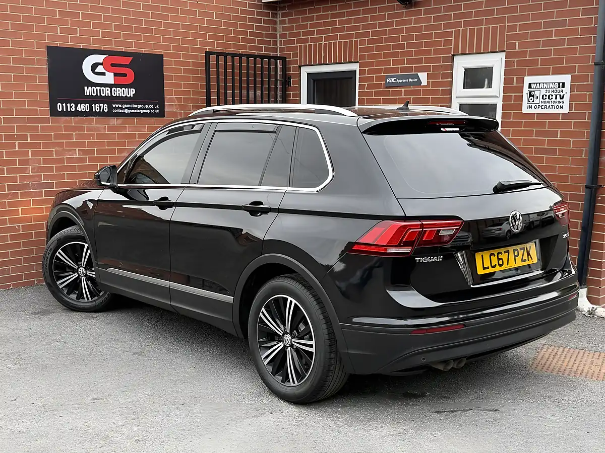 Used 2017 Volkswagen Tiguan Se Black - Interior and Exterior details 7