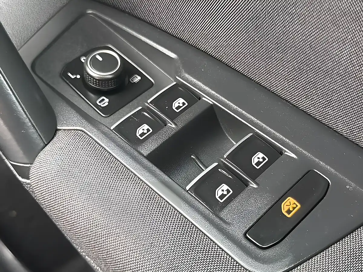 Used 2017 Volkswagen Tiguan Se Black - Interior and Exterior details 15