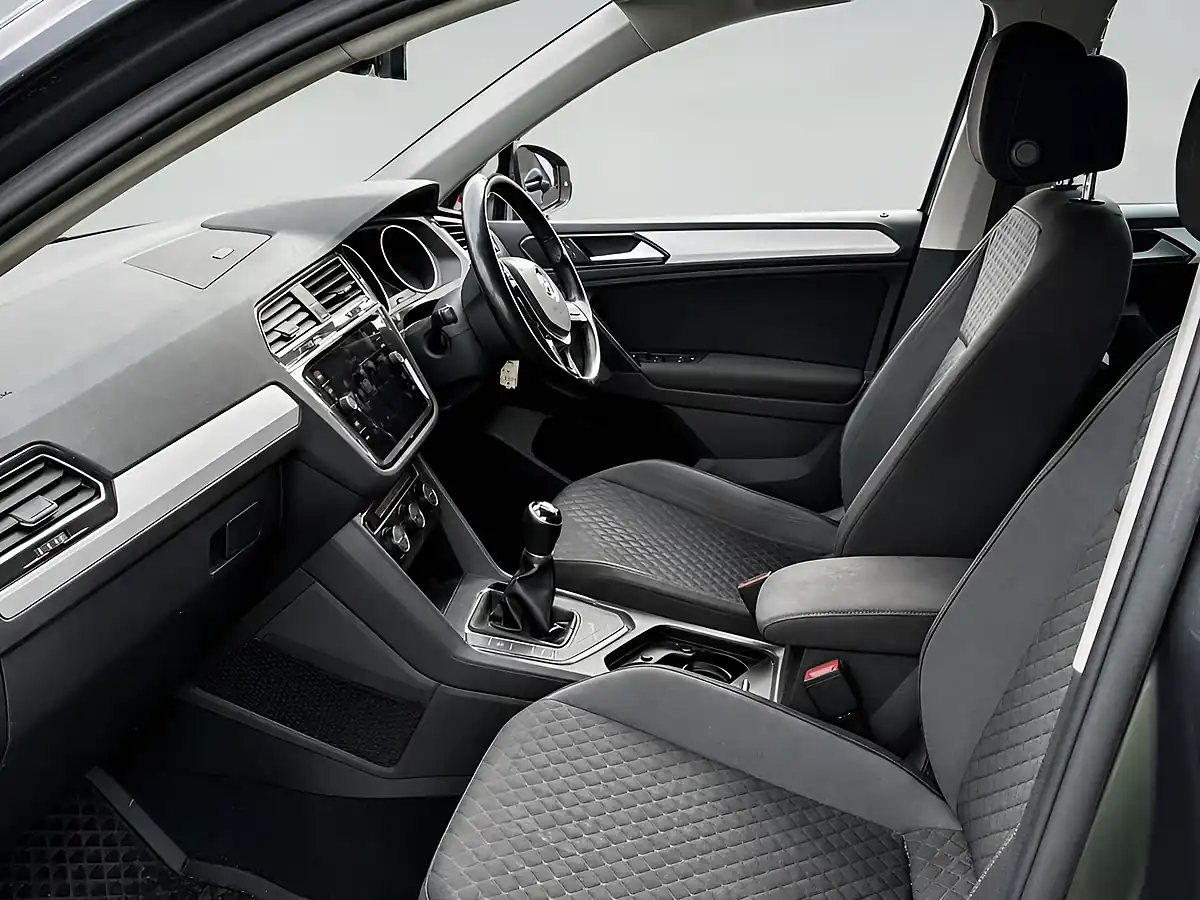 Used 2017 Volkswagen Tiguan Se Edition Grey - Interior and Exterior details 6