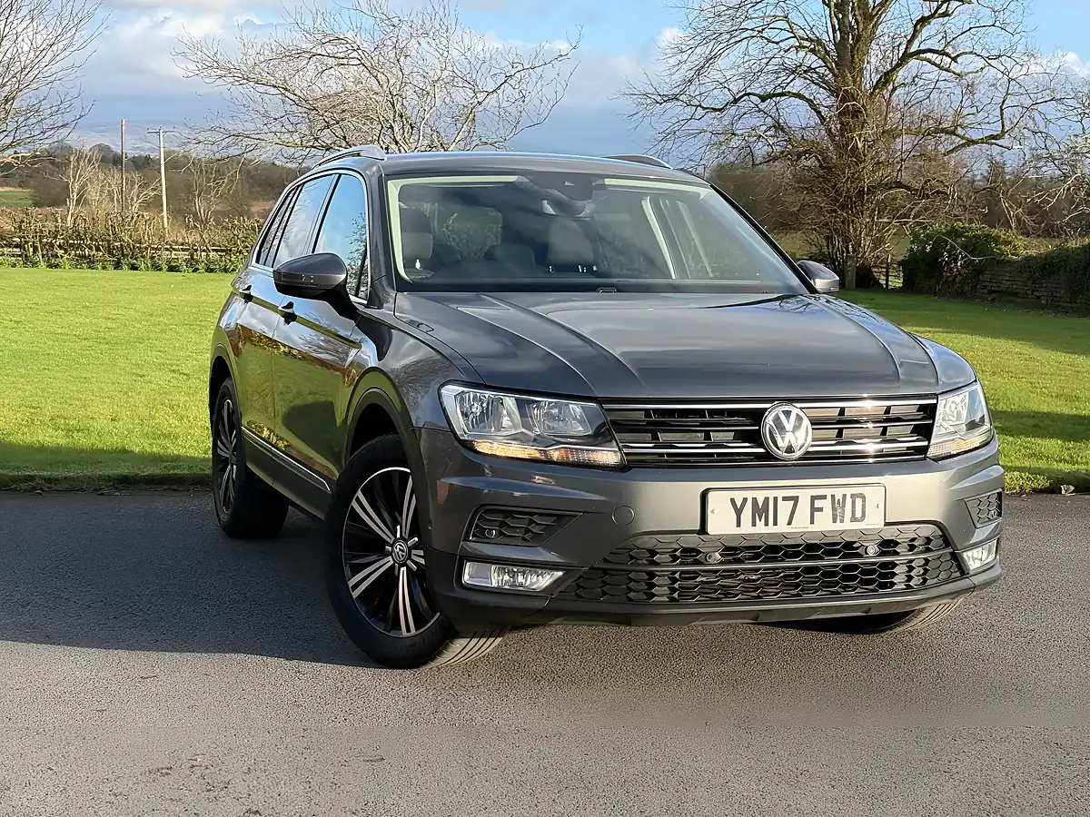 Used 2017 Volkswagen Tiguan Se Grey - Front View