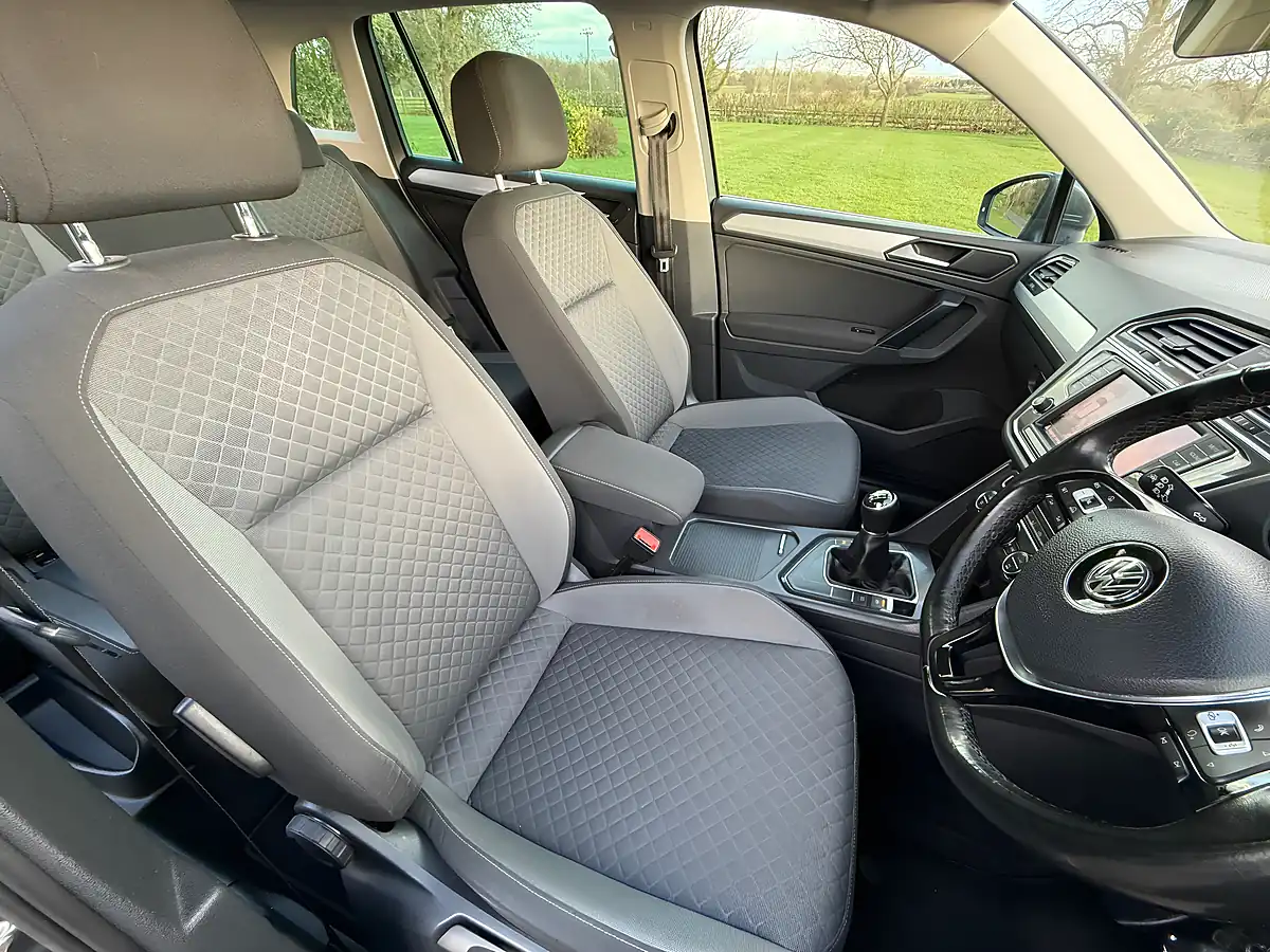 Used 2017 Volkswagen Tiguan Se Grey - Interior and Exterior details 11