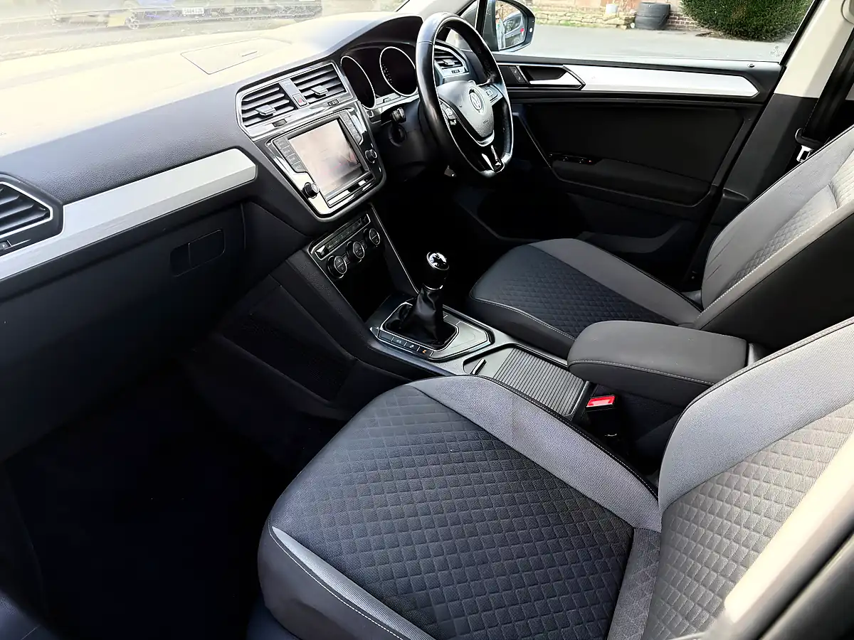 Used 2017 Volkswagen Tiguan Se Grey - Interior and Exterior details 14