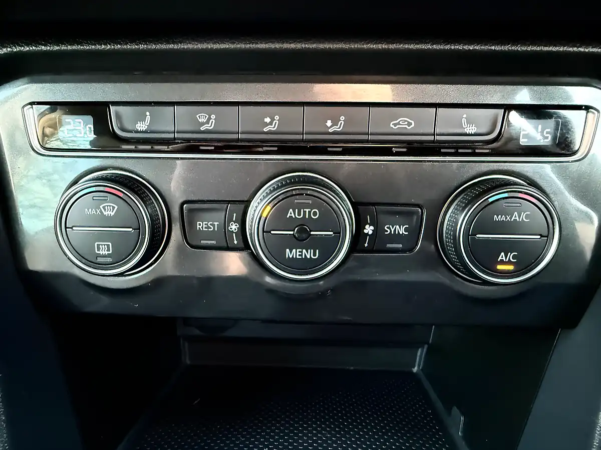 Used 2017 Volkswagen Tiguan Se Grey - Interior and Exterior details 17