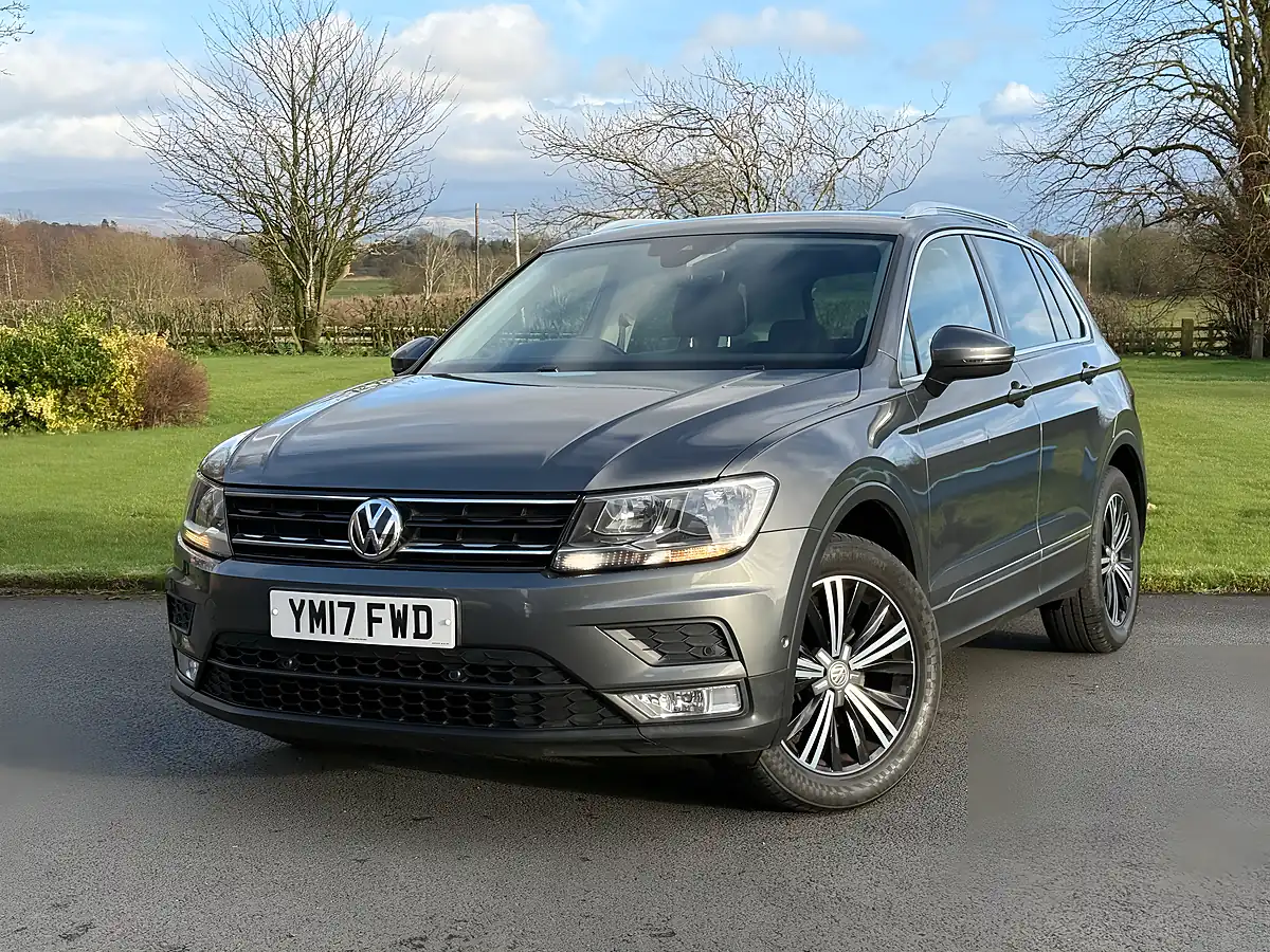 Used 2017 Volkswagen Tiguan Se Grey - Interior and Exterior details 3