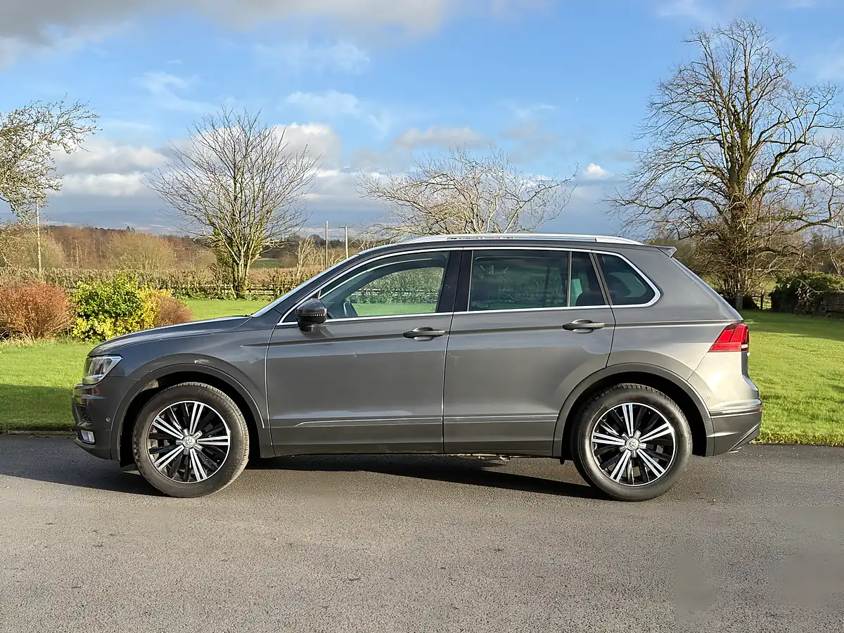 Used 2017 Volkswagen Tiguan Se Grey - Interior and Exterior details 4