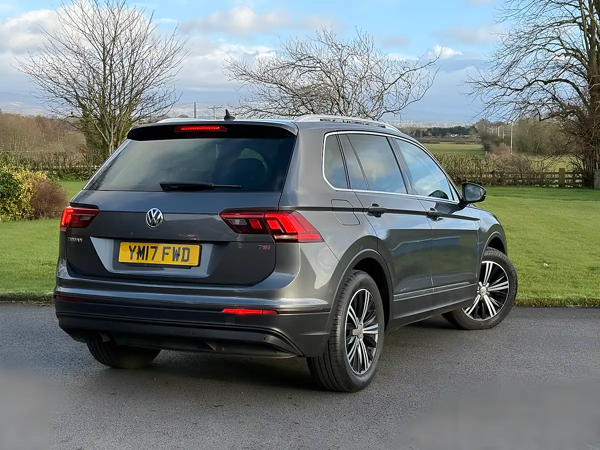 Used 2017 Volkswagen Tiguan Se Grey - Interior and Exterior details 7