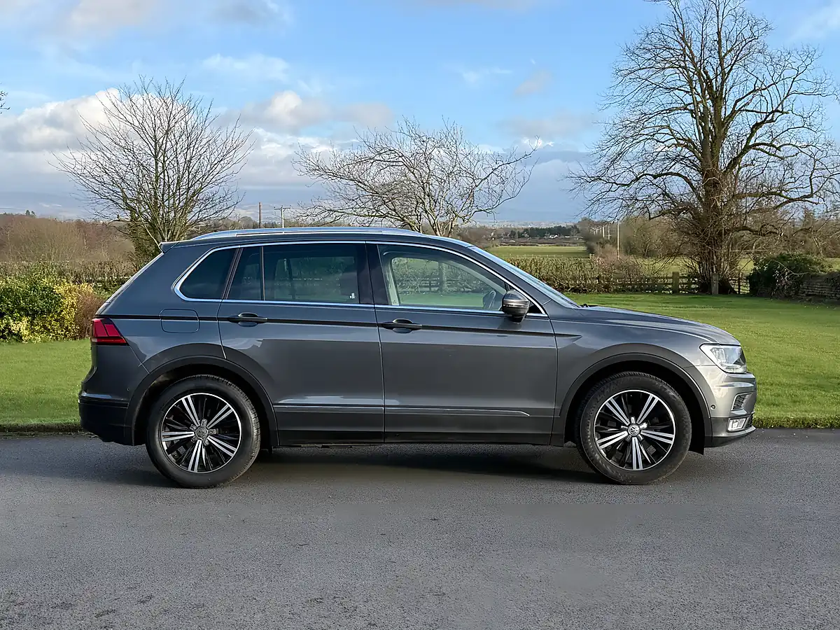 Used 2017 Volkswagen Tiguan Se Grey - Interior and Exterior details 8