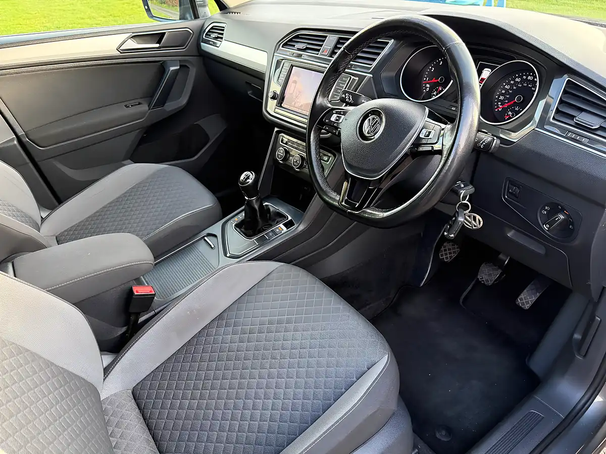 Used 2017 Volkswagen Tiguan Se Grey - Interior and Exterior details 9