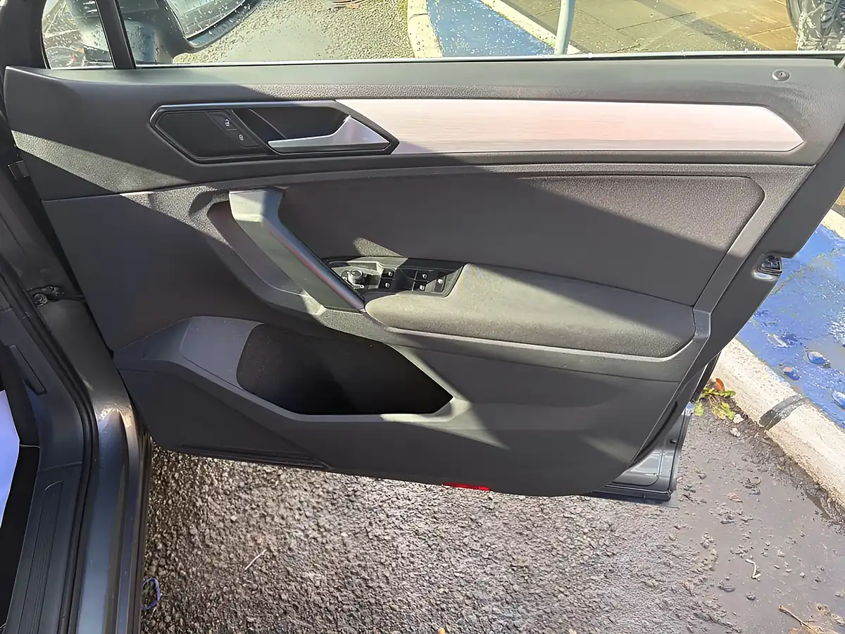 Used 2017 Volkswagen Tiguan Se Grey - Interior and Exterior details 11