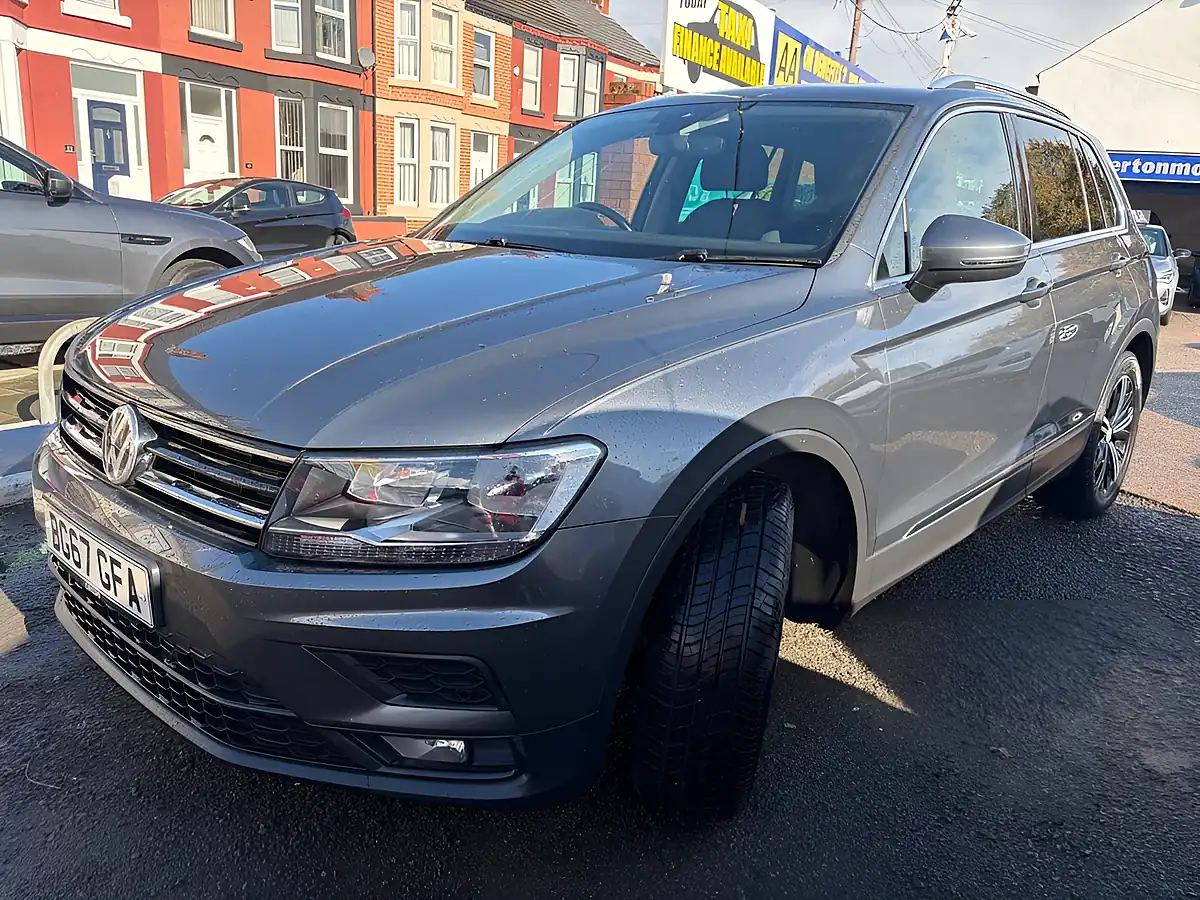 Used 2017 Volkswagen Tiguan Se Grey - Interior and Exterior details 3