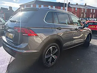 Used 2017 Volkswagen Tiguan Se Grey - Interior and Exterior details 7