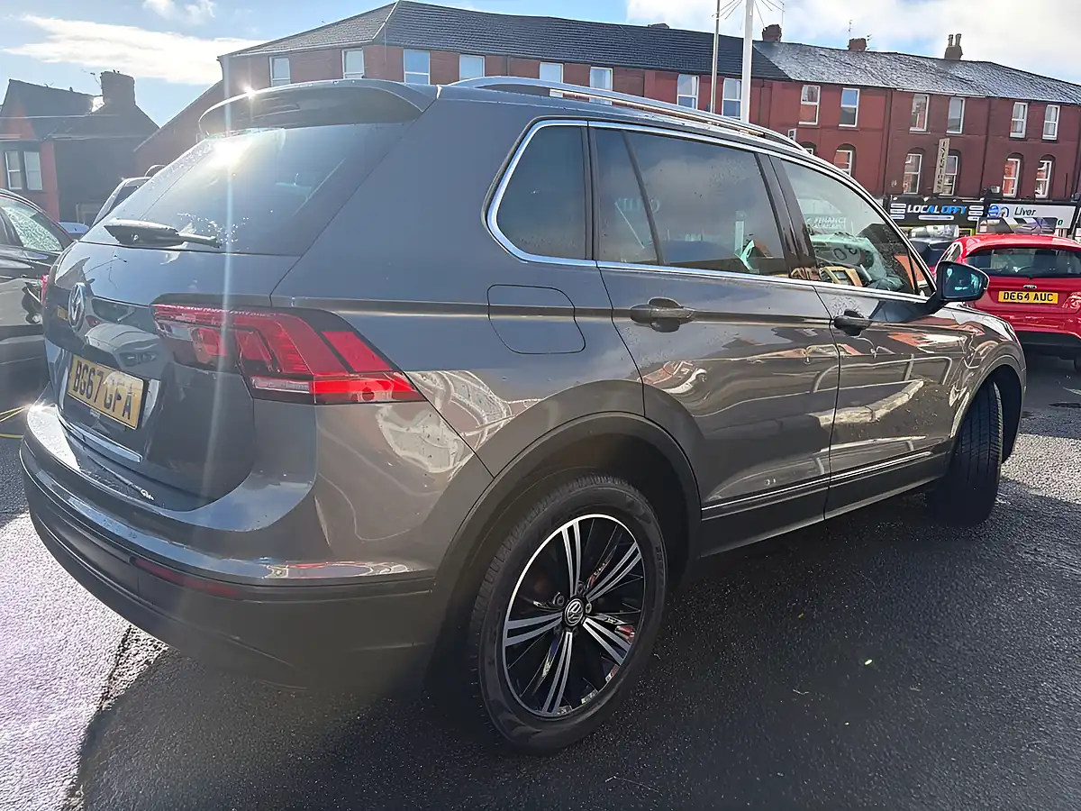 Used 2017 Volkswagen Tiguan Se Grey - Interior and Exterior details 7