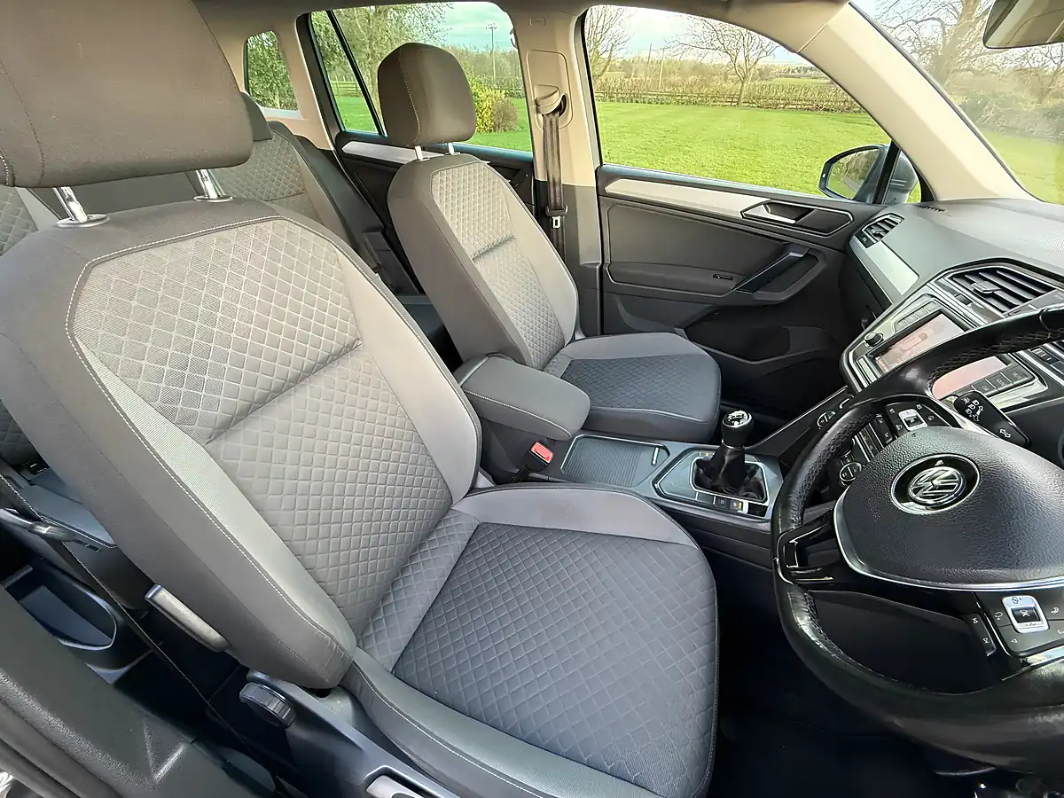 Used 2017 Volkswagen Tiguan Se Grey - Interior and Exterior details 12