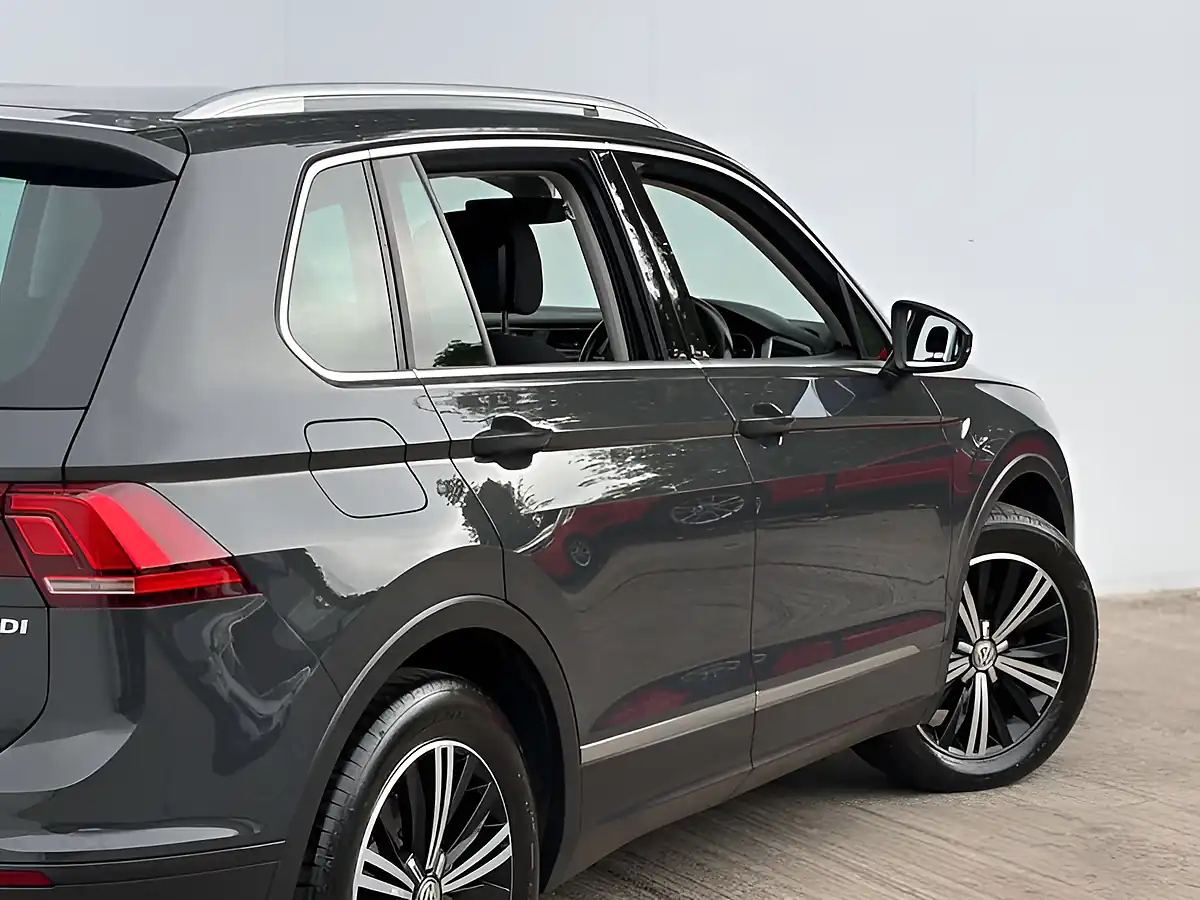 Used 2017 Volkswagen Tiguan Se Nav Indium Grey - Interior and Exterior details 11