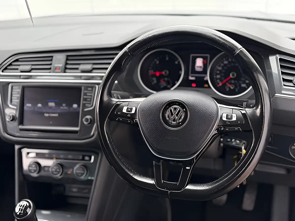 Used 2017 Volkswagen Tiguan Se Nav Indium Grey - Interior and Exterior details 17