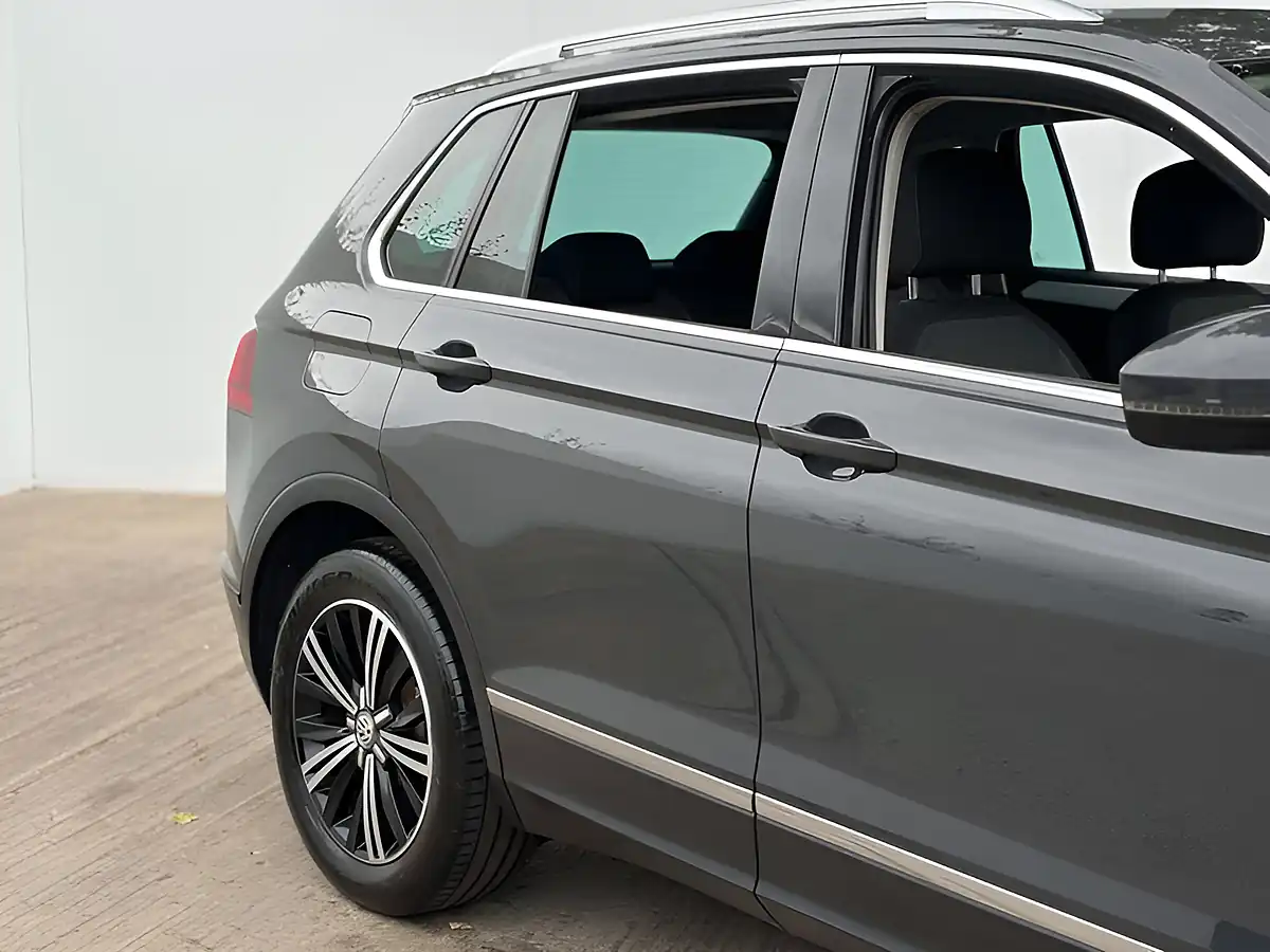 Used 2017 Volkswagen Tiguan Se Nav Indium Grey - Interior and Exterior details 5