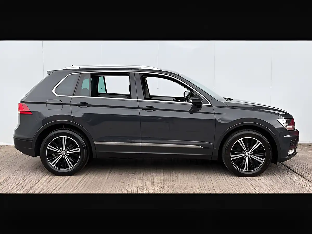 Used 2017 Volkswagen Tiguan Se Nav Indium Grey - Interior and Exterior details 6