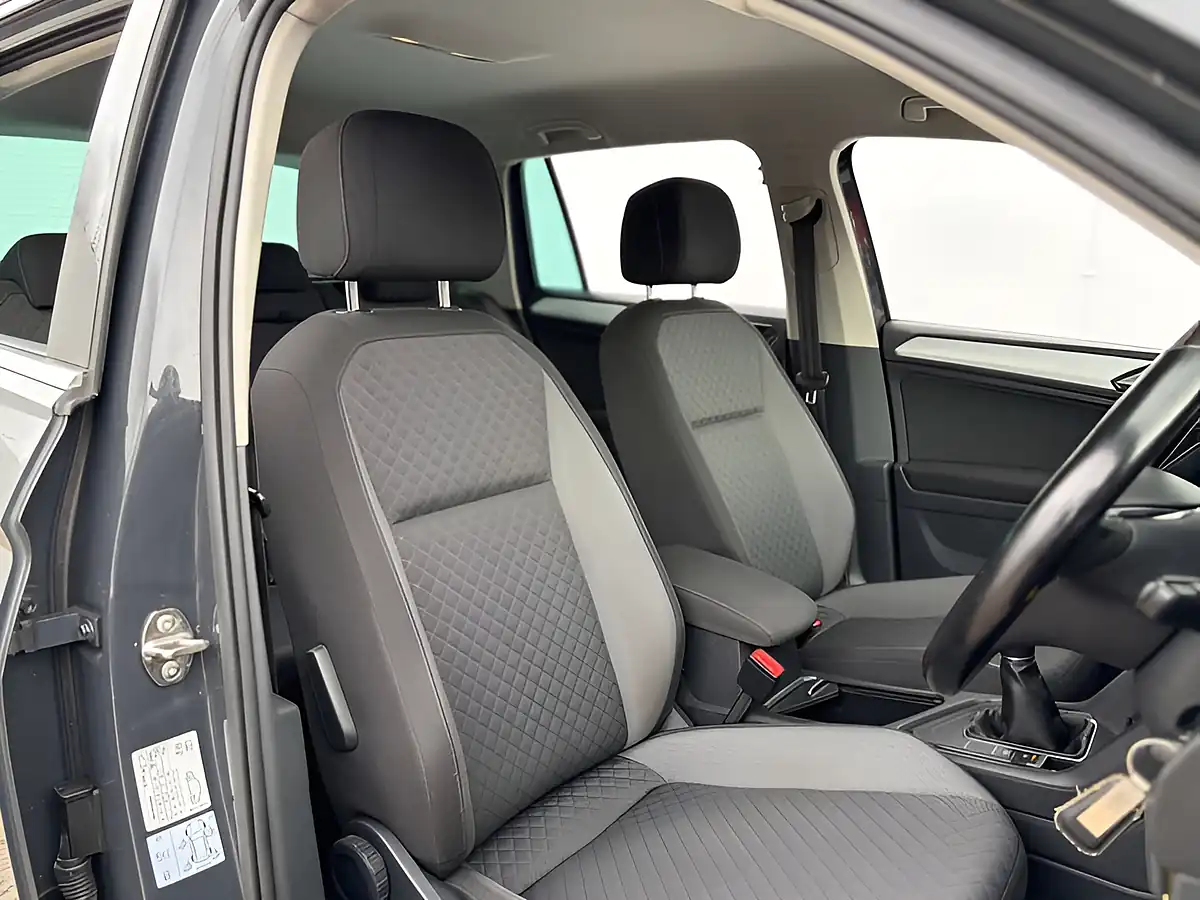 Used 2017 Volkswagen Tiguan Se Nav Indium Grey - Interior and Exterior details 9