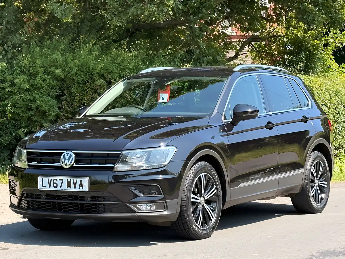 Used 2017 Volkswagen Tiguan Se Navigation Black - Front View