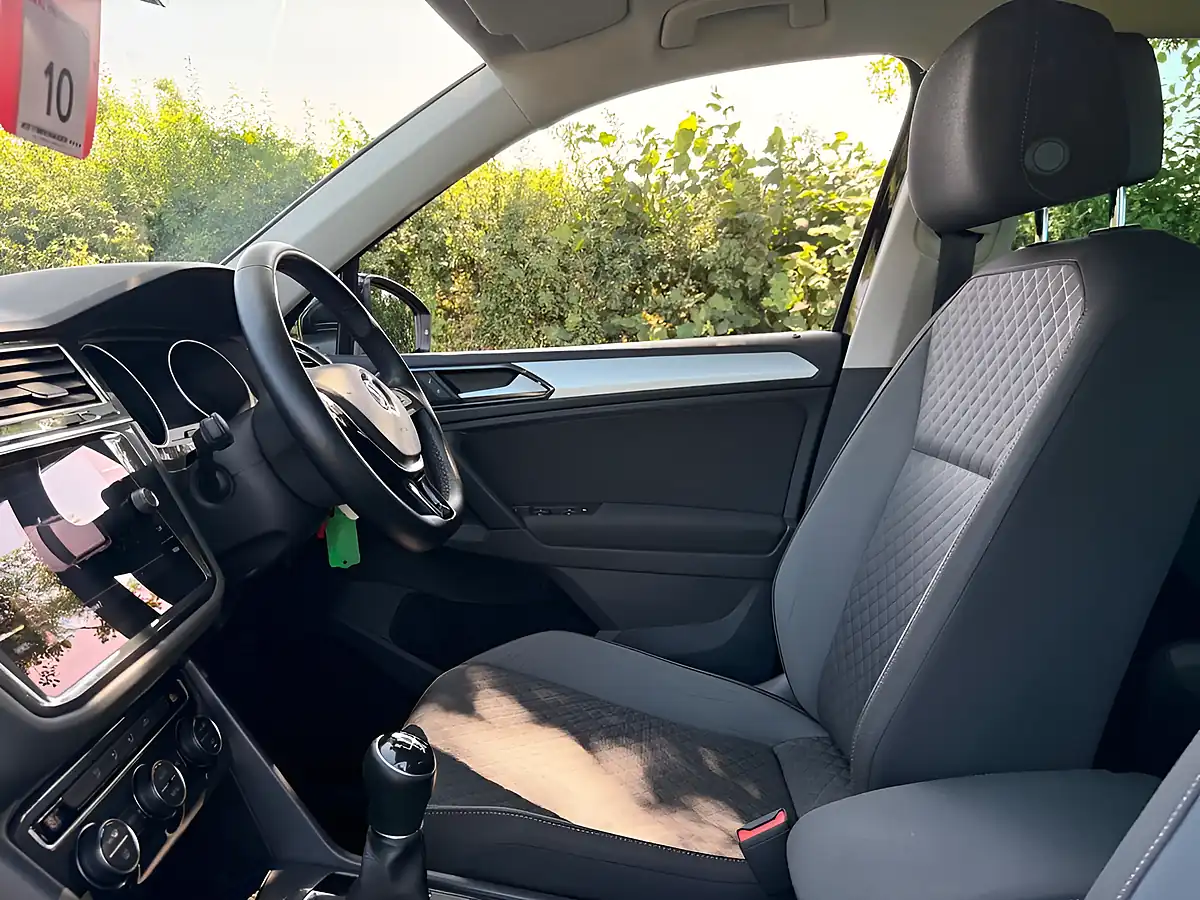 Used 2017 Volkswagen Tiguan Se Navigation Black - Interior and Exterior details 10