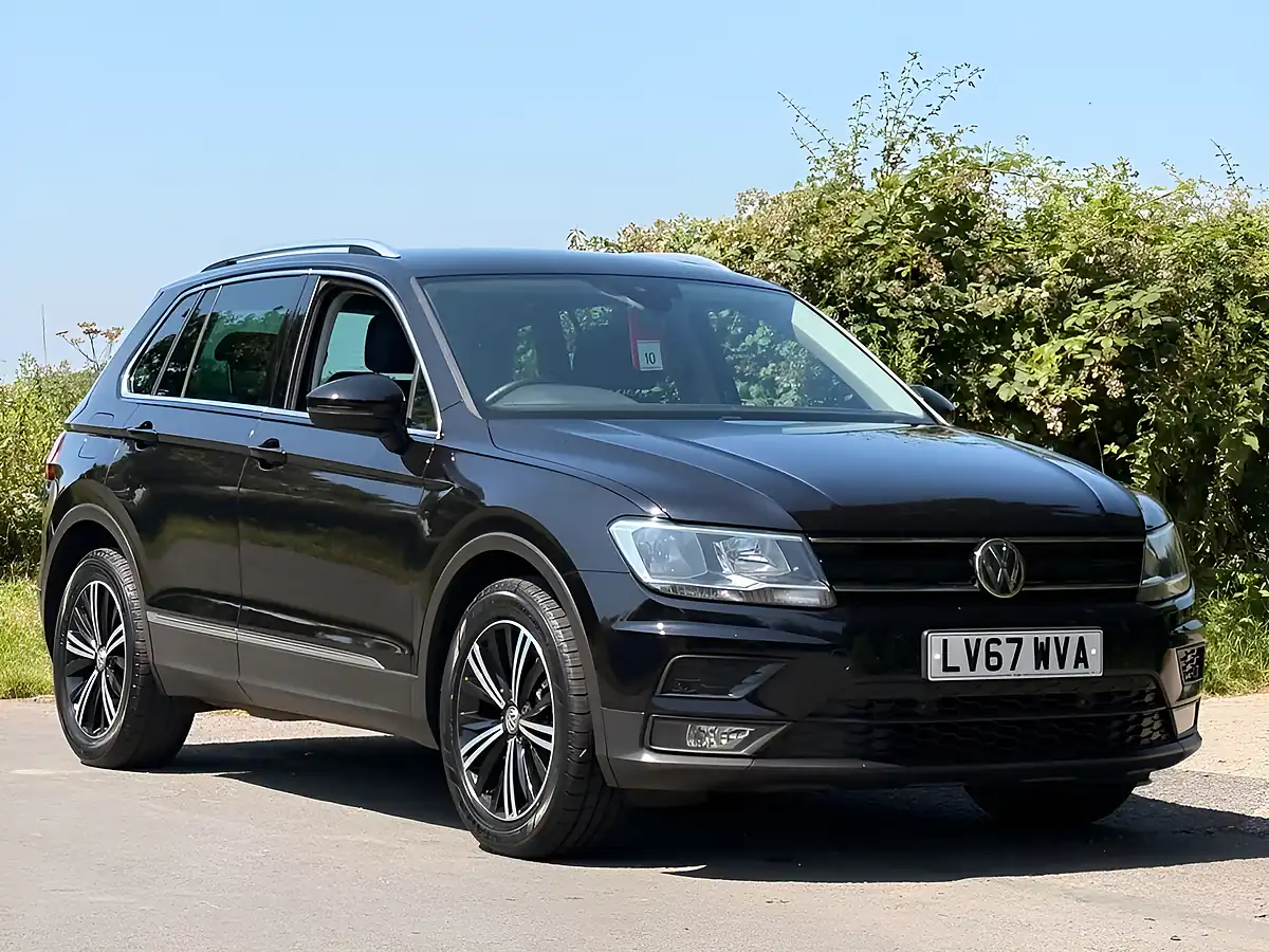 Used 2017 Volkswagen Tiguan Se Navigation Black - Interior and Exterior details 3