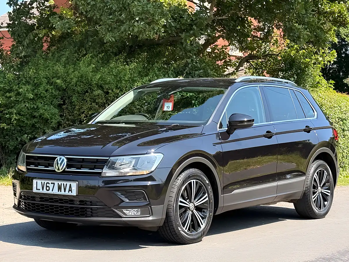 Used 2017 Volkswagen Tiguan Se Navigation Black - Interior and Exterior details 4