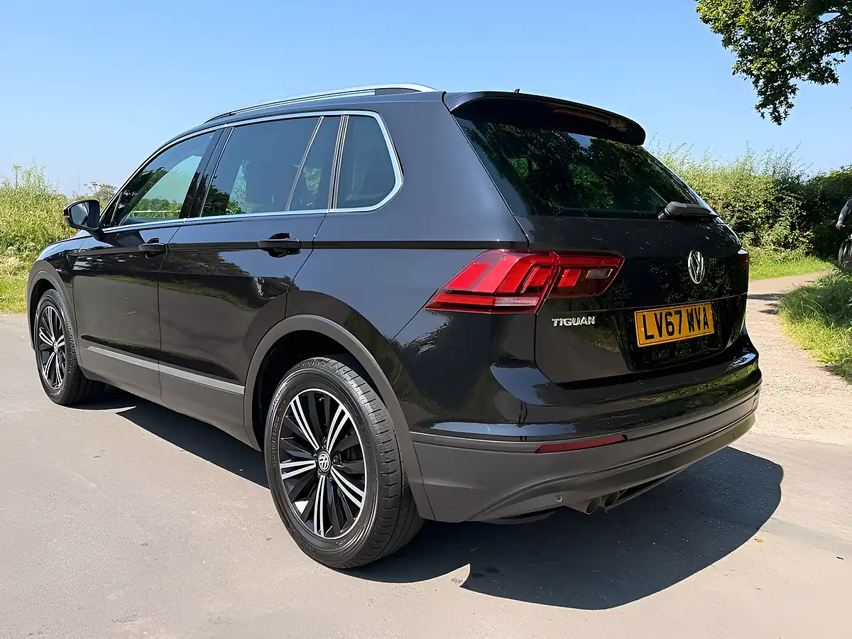 Used 2017 Volkswagen Tiguan Se Navigation Black - Interior and Exterior details 6
